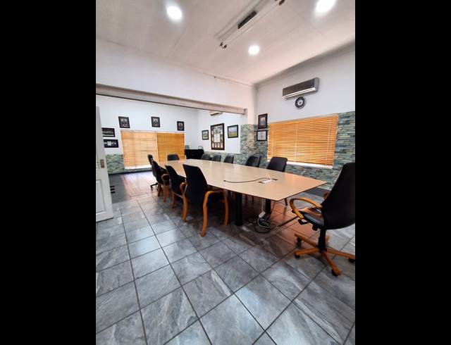 363M² OFFICE FOR SALE IN VEREENIGING CENTRAL